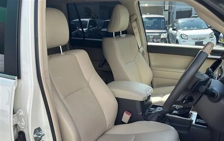 Toyota Land Cruiser Prado 150 рестайлинг 2, 2022 год, 3 400 000 рублей, 13 фотография