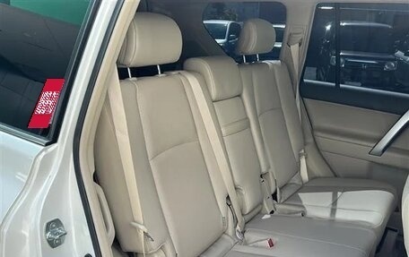Toyota Land Cruiser Prado 150 рестайлинг 2, 2022 год, 3 400 000 рублей, 15 фотография