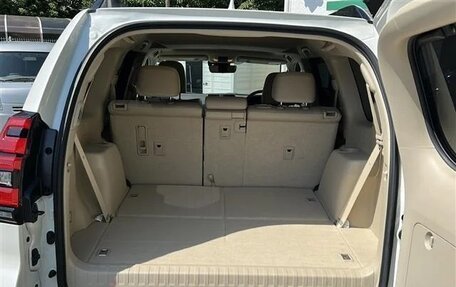 Toyota Land Cruiser Prado 150 рестайлинг 2, 2022 год, 3 400 000 рублей, 28 фотография