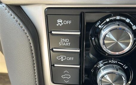 Toyota Land Cruiser Prado 150 рестайлинг 2, 2022 год, 3 400 000 рублей, 19 фотография