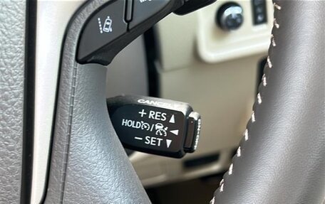 Toyota Land Cruiser Prado 150 рестайлинг 2, 2022 год, 3 400 000 рублей, 22 фотография