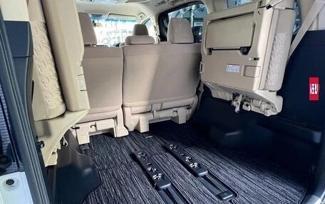 Toyota Alphard III, 2017 год, 2 400 000 рублей, 15 фотография