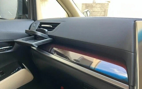 Toyota Alphard III, 2017 год, 2 400 000 рублей, 20 фотография