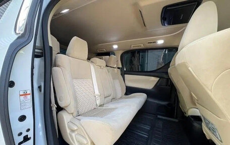 Toyota Alphard III, 2017 год, 2 400 000 рублей, 28 фотография