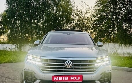 Volkswagen Touareg III, 2018 год, 4 980 000 рублей, 2 фотография