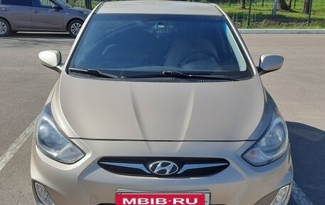 Hyundai Solaris II рестайлинг, 2013 год, 800 000 рублей, 5 фотография