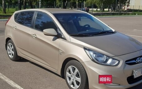Hyundai Solaris II рестайлинг, 2013 год, 800 000 рублей, 2 фотография