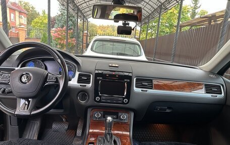 Volkswagen Touareg III, 2012 год, 2 490 000 рублей, 16 фотография