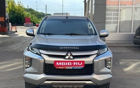 Mitsubishi L200 IV рестайлинг, 2020 год, 2 050 000 рублей, 2 фотография