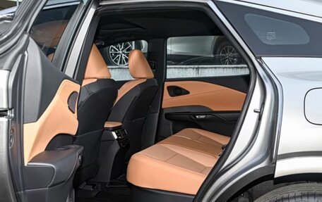 Lexus RX IV рестайлинг, 2025 год, 6 850 000 рублей, 7 фотография