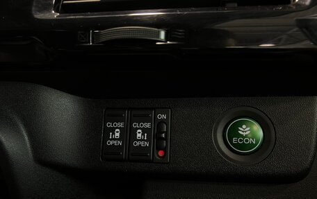 Honda Stepwgn IV, 2018 год, 2 160 000 рублей, 16 фотография