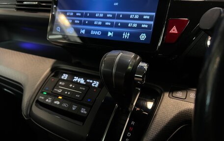 Honda Stepwgn IV, 2018 год, 2 160 000 рублей, 13 фотография