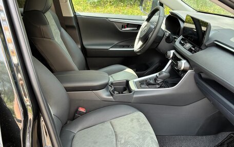 Toyota RAV4, 2024 год, 3 890 000 рублей, 7 фотография