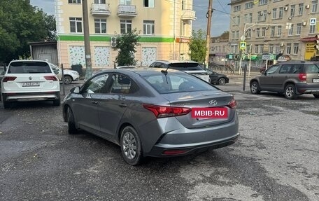 Hyundai Solaris II рестайлинг, 2021 год, 1 800 000 рублей, 2 фотография