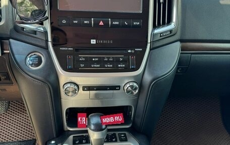 Toyota Land Cruiser 200, 2016 год, 7 000 000 рублей, 6 фотография