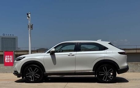 Honda Vezel, 2022 год, 1 930 000 рублей, 4 фотография