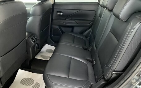 Mitsubishi Outlander III рестайлинг 3, 2019 год, 1 780 000 рублей, 14 фотография