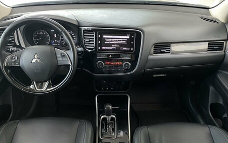 Mitsubishi Outlander III рестайлинг 3, 2019 год, 1 780 000 рублей, 15 фотография