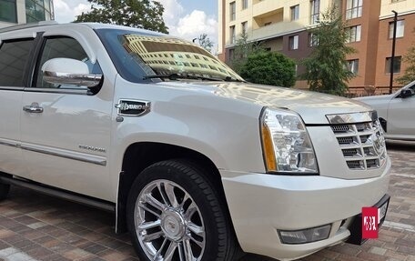 Cadillac Escalade III, 2010 год, 2 250 000 рублей, 2 фотография