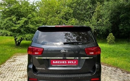 KIA Carnival III, 2019 год, 2 890 000 рублей, 5 фотография