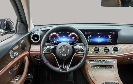 Mercedes-Benz E-Класс, 2022 год, 4 900 000 рублей, 10 фотография