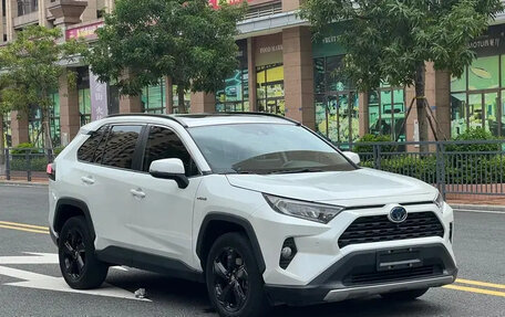 Toyota RAV4, 2021 год, 2 560 000 рублей, 1 фотография