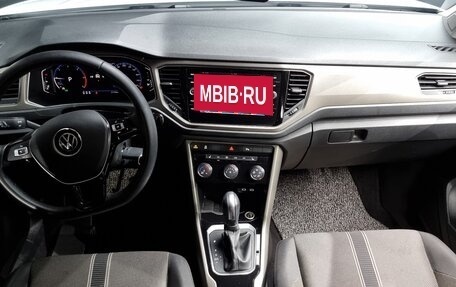 Volkswagen T-Roc I, 2021 год, 1 916 085 рублей, 3 фотография