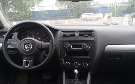 Volkswagen Jetta VI, 2012 год, 890 000 рублей, 3 фотография