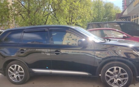 Mitsubishi Outlander III рестайлинг 3, 2015 год, 1 680 000 рублей, 5 фотография