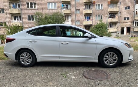Hyundai Elantra VI рестайлинг, 2019 год, 1 400 000 рублей, 4 фотография