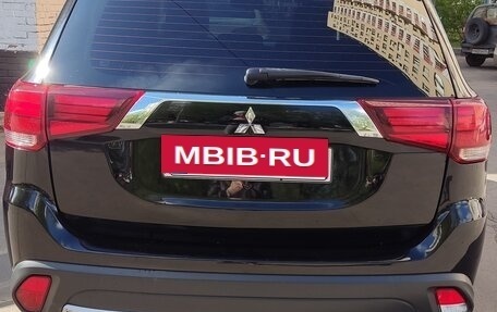 Mitsubishi Outlander III рестайлинг 3, 2015 год, 1 680 000 рублей, 7 фотография