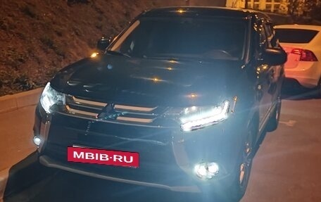 Mitsubishi Outlander III рестайлинг 3, 2015 год, 1 680 000 рублей, 3 фотография