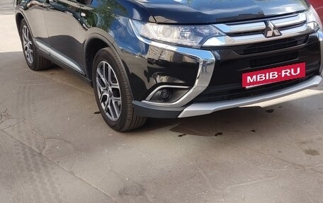 Mitsubishi Outlander III рестайлинг 3, 2015 год, 1 680 000 рублей, 4 фотография