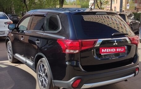 Mitsubishi Outlander III рестайлинг 3, 2015 год, 1 680 000 рублей, 8 фотография