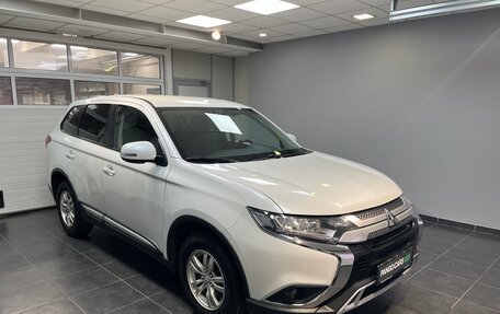 Mitsubishi Outlander III рестайлинг 3, 2019 год, 2 250 000 рублей, 3 фотография