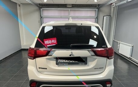 Mitsubishi Outlander III рестайлинг 3, 2019 год, 2 250 000 рублей, 5 фотография