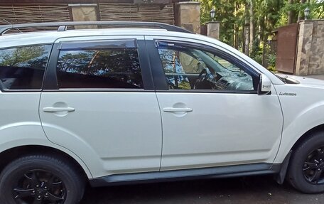 Mitsubishi Outlander III рестайлинг 3, 2011 год, 1 350 000 рублей, 2 фотография