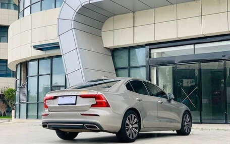 Volvo S60 III, 2022 год, 2 290 666 рублей, 4 фотография