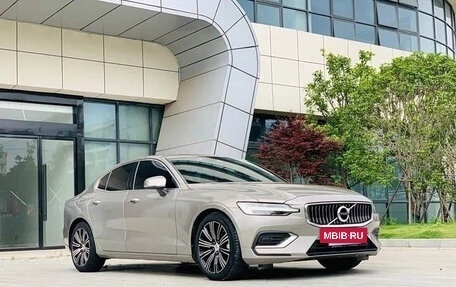 Volvo S60 III, 2022 год, 2 290 666 рублей, 3 фотография