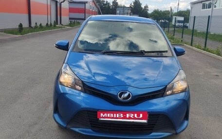 Toyota Vitz, 2015 год, 900 000 рублей, 2 фотография