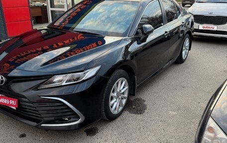 Toyota Camry, 2021 год, 2 950 000 рублей, 2 фотография