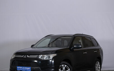 Mitsubishi Outlander III рестайлинг 3, 2013 год, 1 369 000 рублей, 4 фотография
