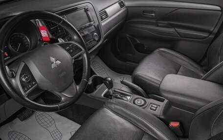 Mitsubishi Outlander III рестайлинг 3, 2013 год, 1 369 000 рублей, 9 фотография