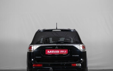 Mitsubishi Outlander III рестайлинг 3, 2013 год, 1 369 000 рублей, 6 фотография