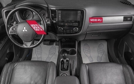 Mitsubishi Outlander III рестайлинг 3, 2013 год, 1 369 000 рублей, 8 фотография