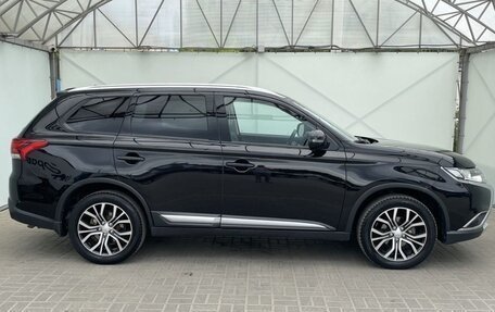 Mitsubishi Outlander III рестайлинг 3, 2016 год, 2 050 000 рублей, 4 фотография