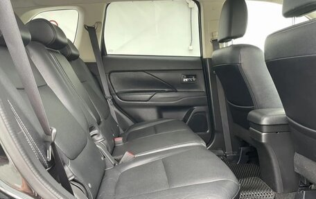 Mitsubishi Outlander III рестайлинг 3, 2016 год, 2 050 000 рублей, 14 фотография