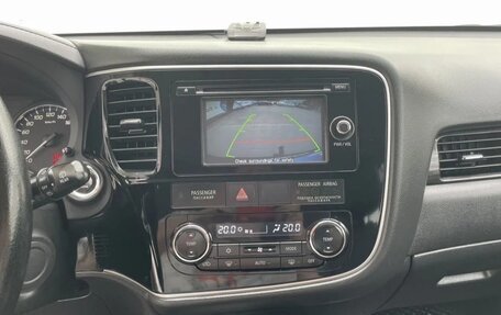 Mitsubishi Outlander III рестайлинг 3, 2016 год, 2 050 000 рублей, 13 фотография