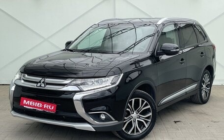 Mitsubishi Outlander III рестайлинг 3, 2016 год, 2 050 000 рублей, 9 фотография