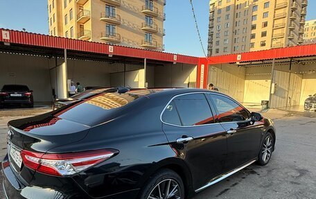 Toyota Camry, 2023 год, 3 300 000 рублей, 3 фотография
